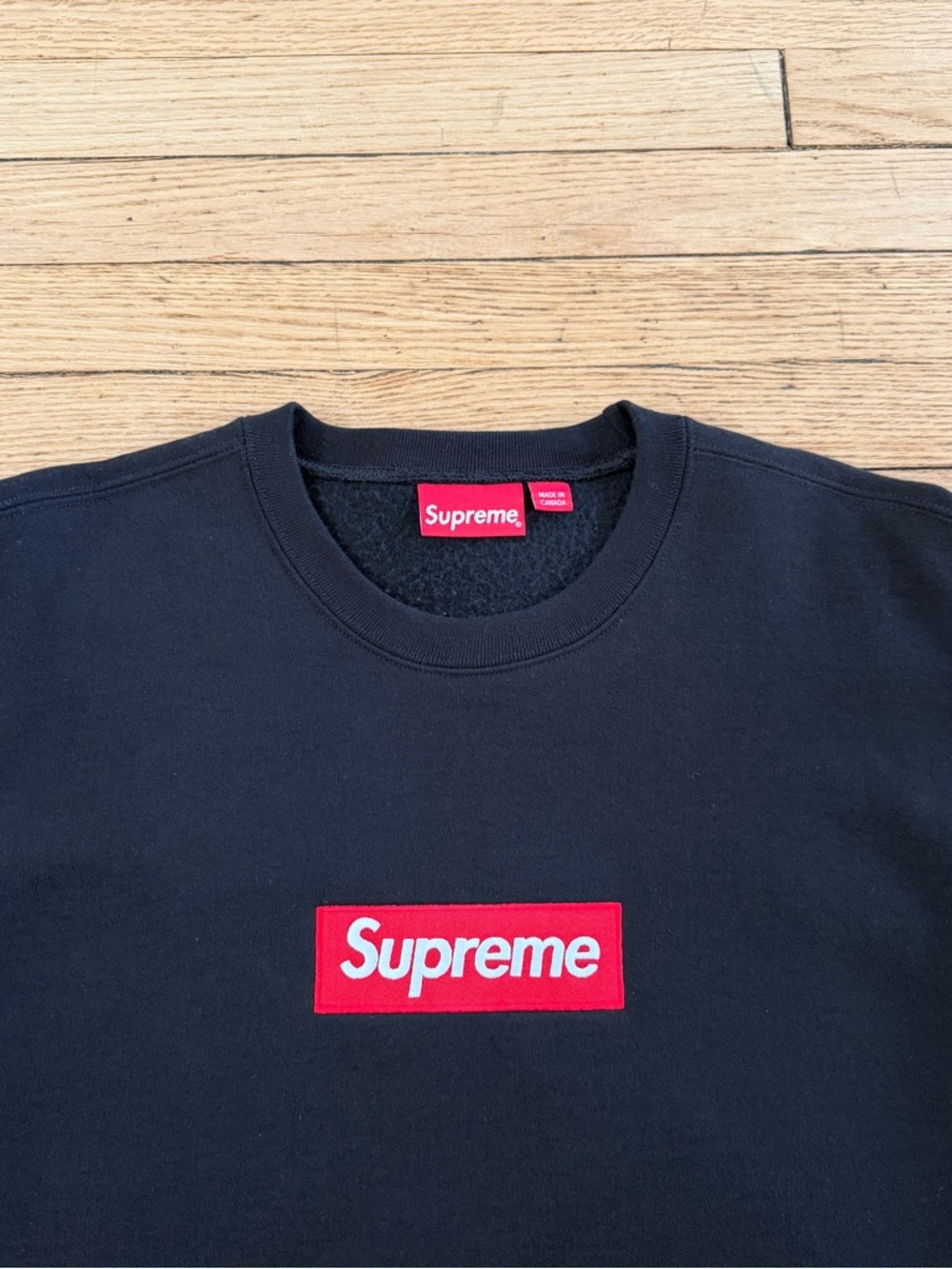 Supreme FW22 Box Logo Crewneck in Black, Made in Canada - Picture 3 of 5